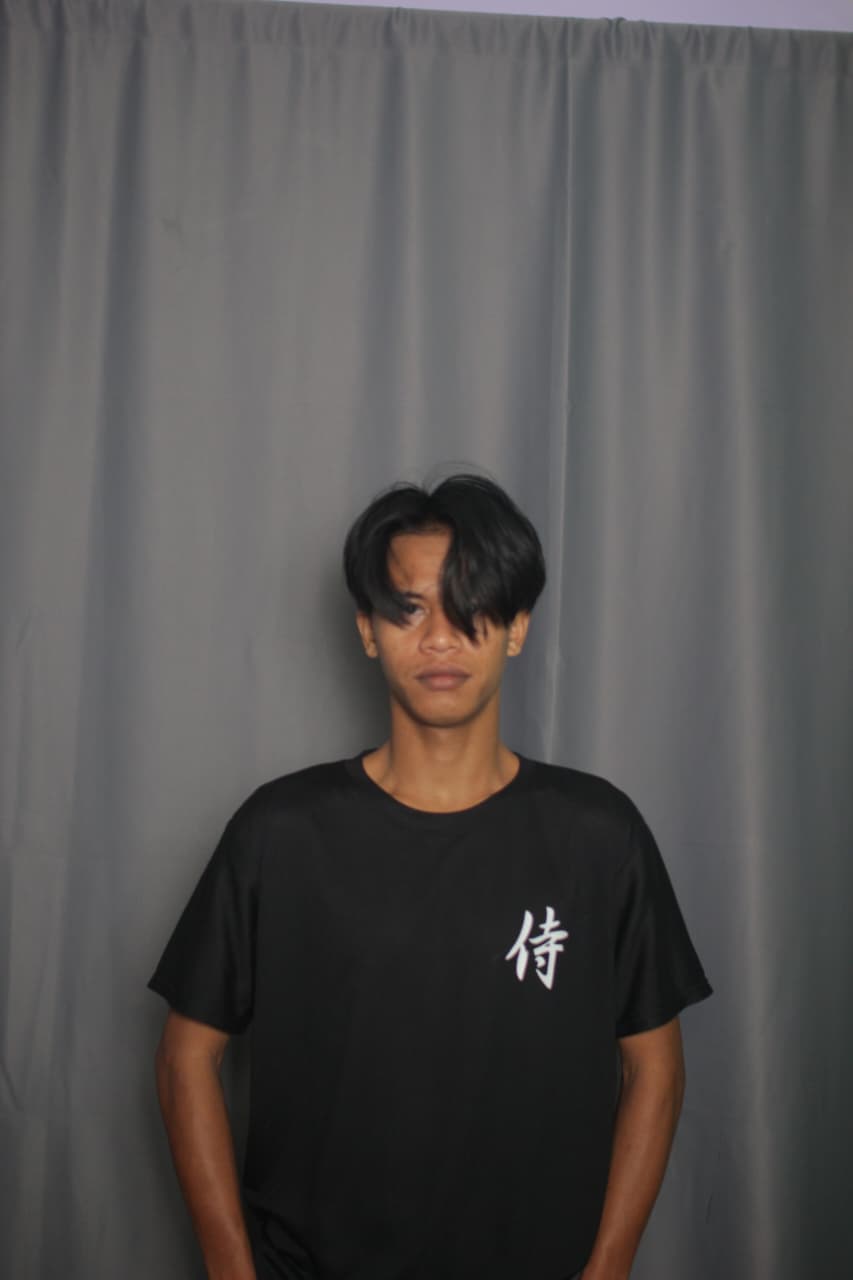 MINIMAL STUDIO PORTRAIT